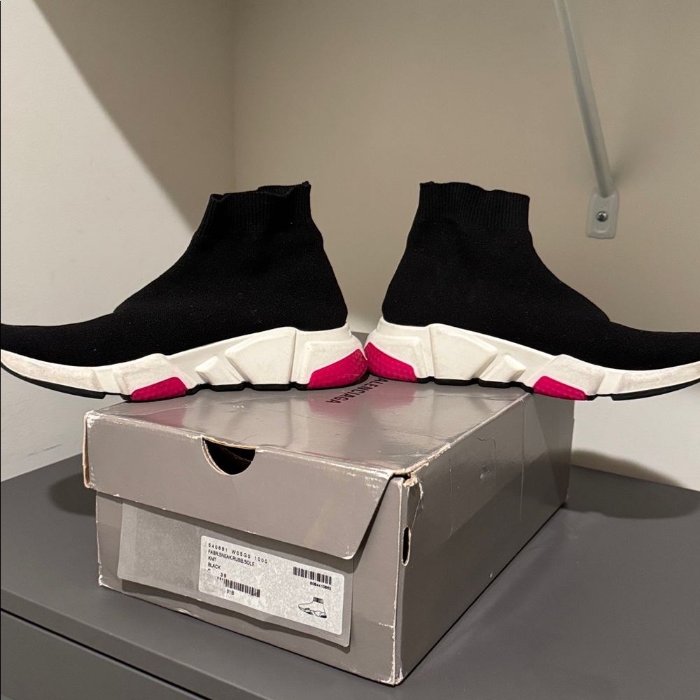 Balenciaga Women's Black and Pink ‘ Speed’ Trainers - Picture 14 of 17